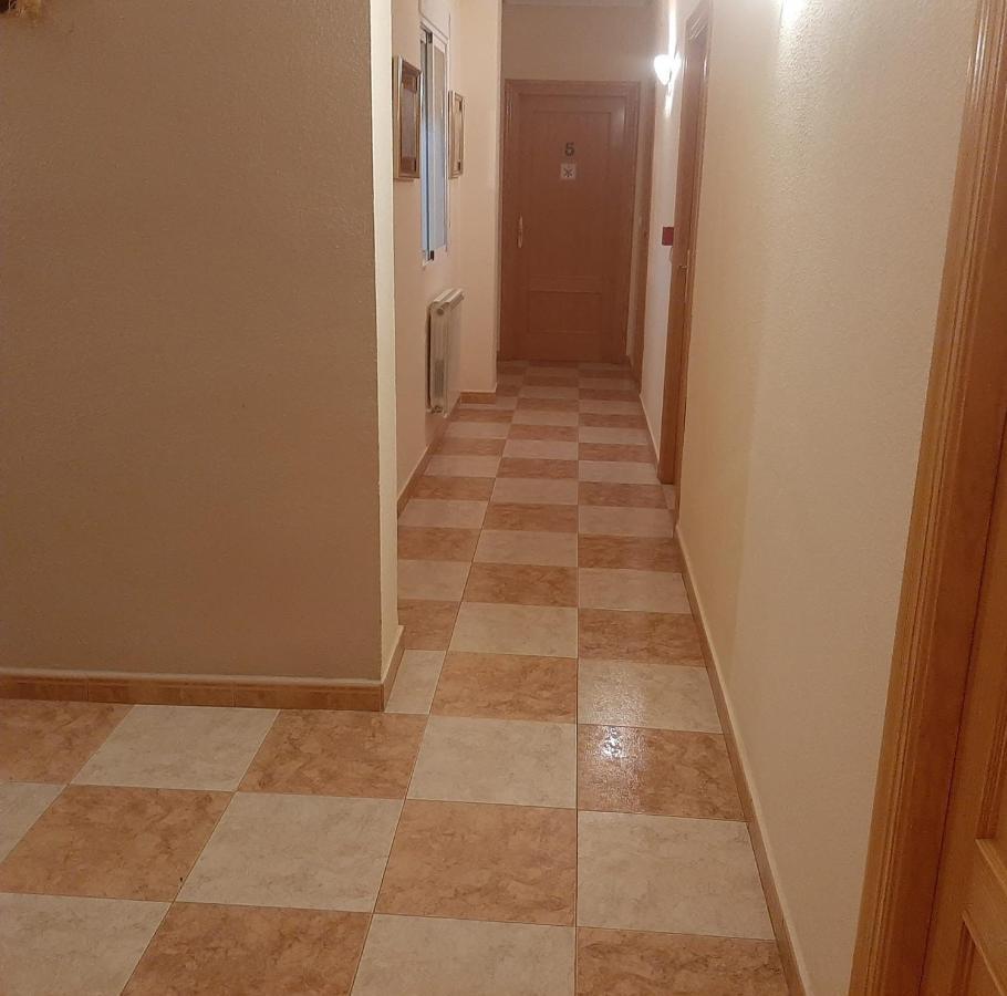 Hostal Los Amigos لا رودا المظهر الخارجي الصورة